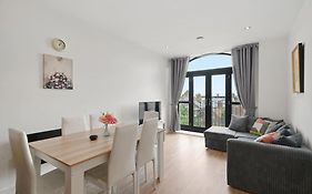 Stylish 2 Bedroom Apartment With Sea Views